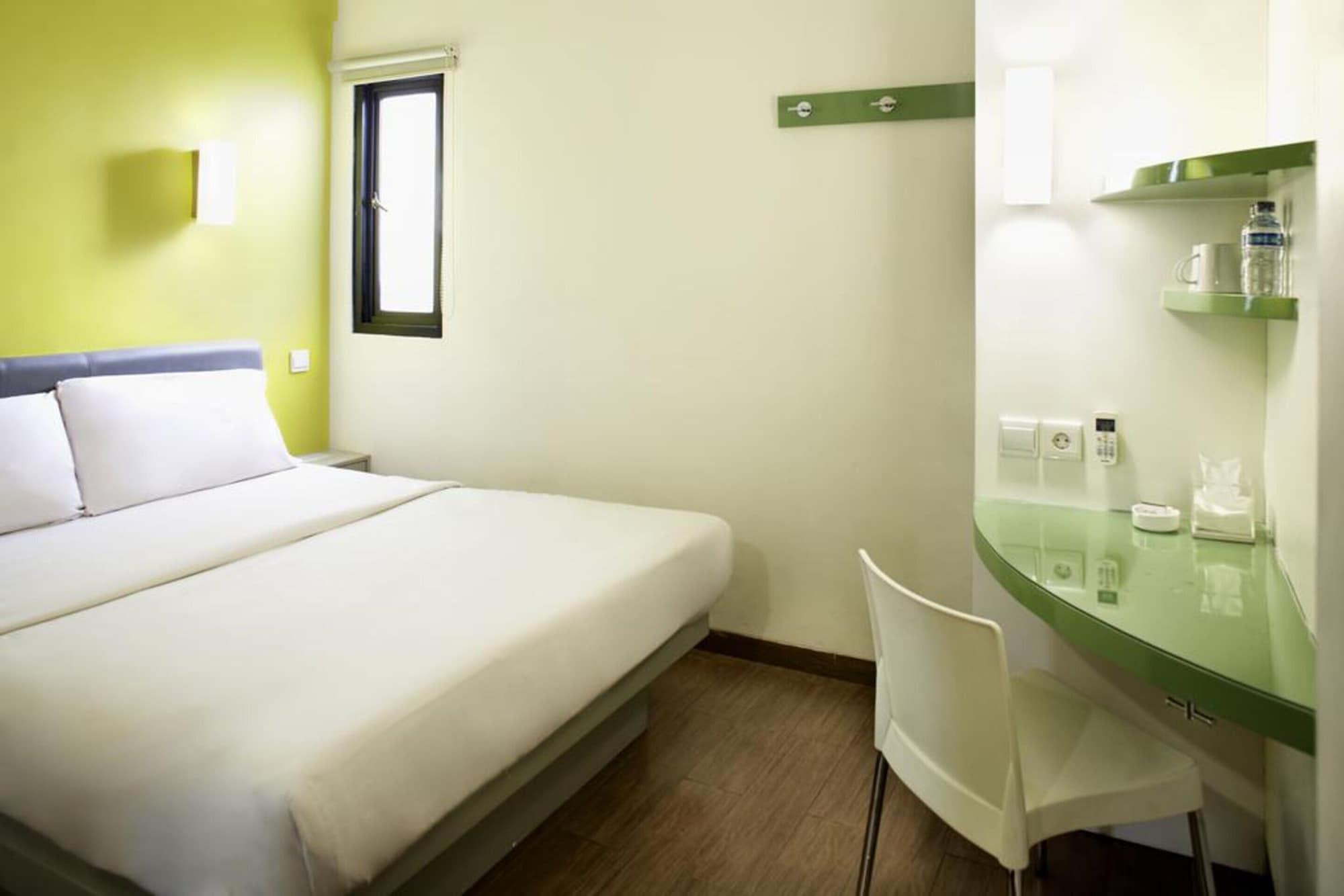 Amaris Hotel Senen Джакарта Екстериор снимка