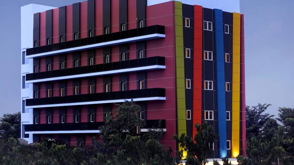 Amaris Hotel Senen Джакарта Екстериор снимка