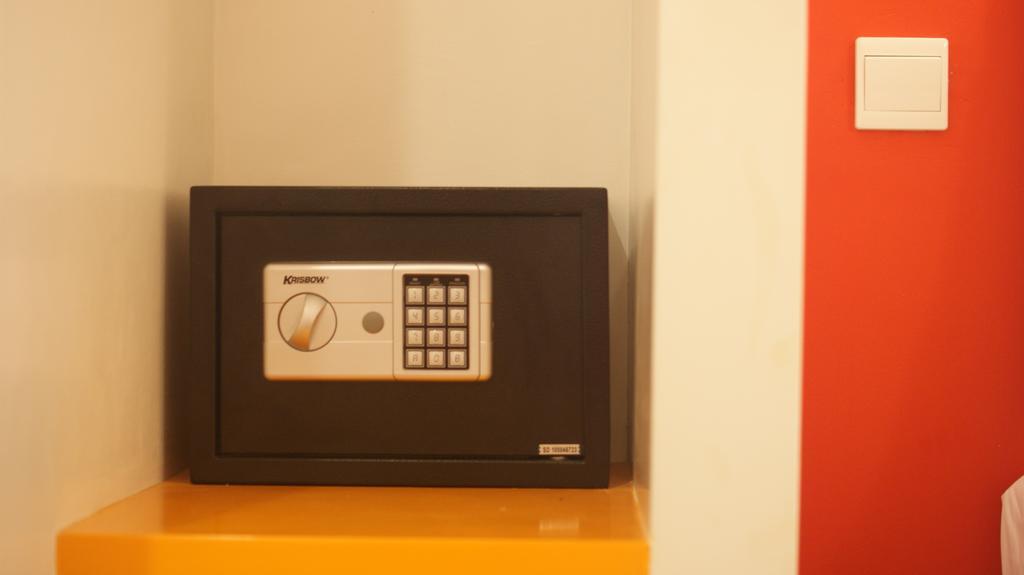 Amaris Hotel Senen Джакарта Екстериор снимка