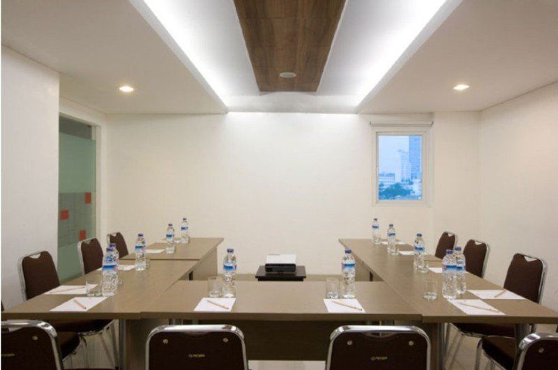 Amaris Hotel Senen Джакарта Екстериор снимка