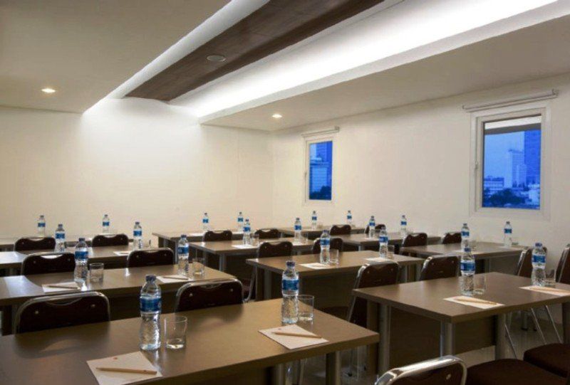 Amaris Hotel Senen Джакарта Екстериор снимка